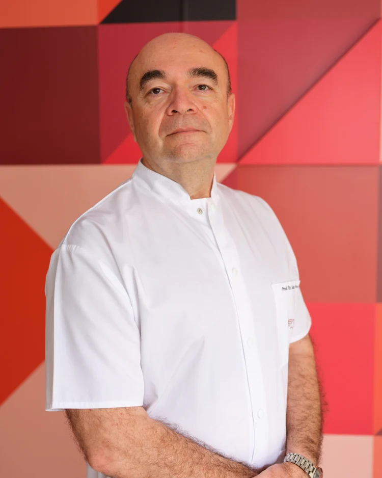 Prof. Dr. Radu Vlădăreanu – Senior Obstetrician-Gynecologist and Professor at Genesis Athens